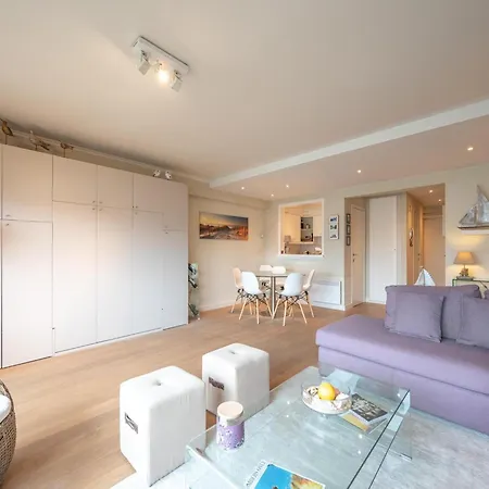 Appartement In Duinbergen Near Sailing School
