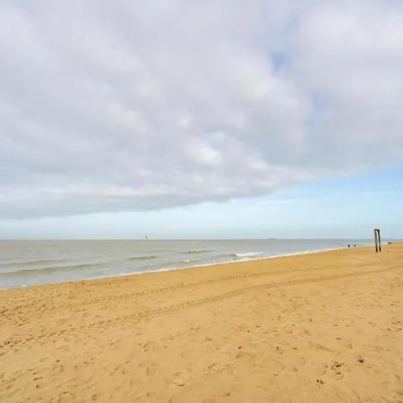 In Duinbergen Near Sailing School Διαμέρισμα *